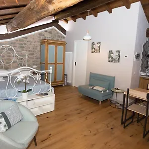  Appartamento Mimma's: Deliziosa Mansarda Al Terzo Piano Di Un Palazzo Del Centro Storico. Ristrutturata Con Eleganza Di Particolari E Rispetto Dell'antica Struttura.